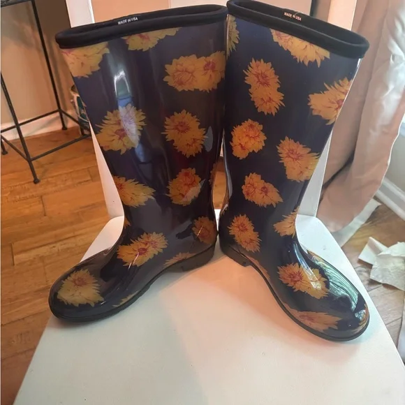 Sloggers Women's Winter & Rain Boots - Navy with Yellow Floral - Picture 1 of 7